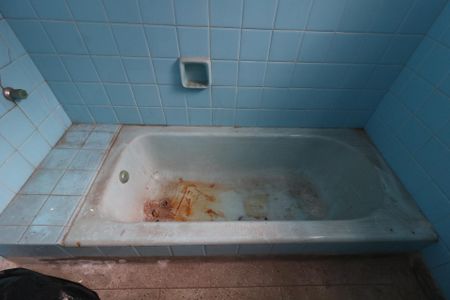 Casa à venda com 350m², 3 quartos e 6 vagasBanheiro Social - Banheira