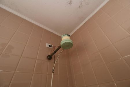 Casa à venda com 350m², 3 quartos e 6 vagasBanheiro da Suíte - Chuveiro