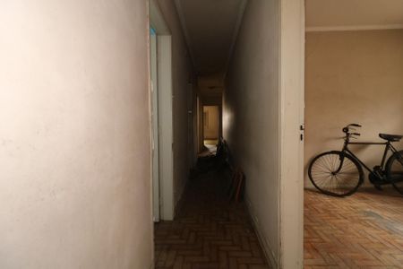 Casa à venda com 350m², 3 quartos e 6 vagasCorredor