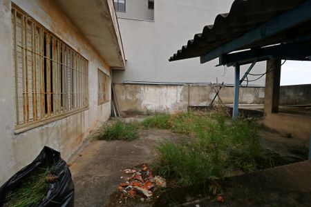 Casa à venda com 350m², 3 quartos e 6 vagasQuintal