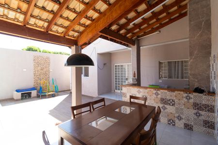 Casa à venda com 250m², 3 quartos e 5 vagas Casa à venda com 250m², 3 quartos e 5 vagasChurrasqueira