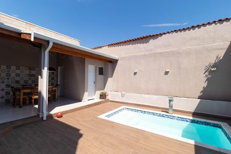 Casa à venda com 250m², 3 quartos e 5 vagas Casa à venda com 250m², 3 quartos e 5 vagasPiscina