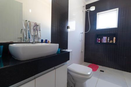 Casa à venda com 250m², 3 quartos e 5 vagas Casa à venda com 250m², 3 quartos e 5 vagasBanheiro 01