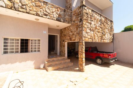 Casa à venda com 250m², 3 quartos e 5 vagas Casa à venda com 250m², 3 quartos e 5 vagasGaragem