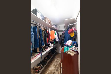 Casa à venda com 250m², 3 quartos e 5 vagas Casa à venda com 250m², 3 quartos e 5 vagasCloset da Suíte