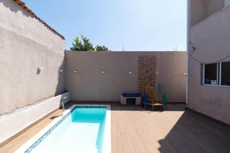 Casa à venda com 250m², 3 quartos e 5 vagas Casa à venda com 250m², 3 quartos e 5 vagasPiscina