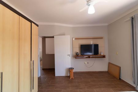 Casa à venda com 250m², 3 quartos e 5 vagas Casa à venda com 250m², 3 quartos e 5 vagasSuíte