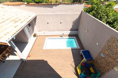 Casa à venda com 250m², 3 quartos e 5 vagas Casa à venda com 250m², 3 quartos e 5 vagasPiscina