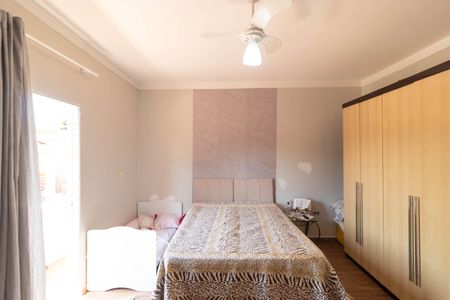 Casa à venda com 250m², 3 quartos e 5 vagas Casa à venda com 250m², 3 quartos e 5 vagasSuíte