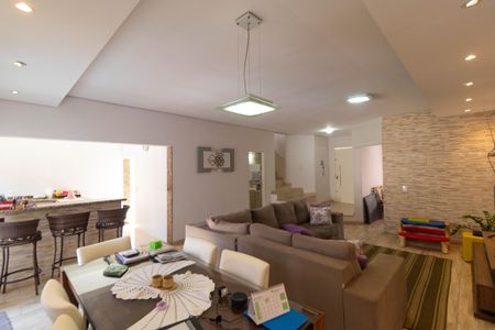 Casa à venda com 250m², 3 quartos e 5 vagas Casa à venda com 250m², 3 quartos e 5 vagasSala 02