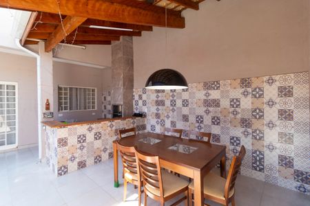 Casa à venda com 250m², 3 quartos e 5 vagas Casa à venda com 250m², 3 quartos e 5 vagasChurrasqueira