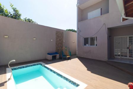 Casa à venda com 250m², 3 quartos e 5 vagas Casa à venda com 250m², 3 quartos e 5 vagasPiscina