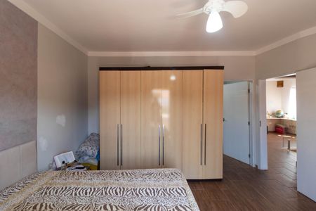 Casa à venda com 250m², 3 quartos e 5 vagas Casa à venda com 250m², 3 quartos e 5 vagasSuíte