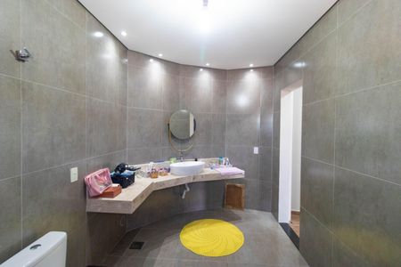 Casa à venda com 250m², 3 quartos e 5 vagas Casa à venda com 250m², 3 quartos e 5 vagasBanheiro da Suíte