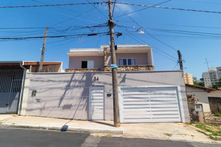 Casa à venda com 250m², 3 quartos e 5 vagas Casa à venda com 250m², 3 quartos e 5 vagasFachada