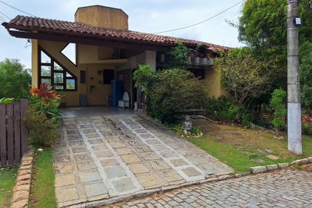Casa de condomínio à venda com 227m², 4 quartos e 2 vagasFachada