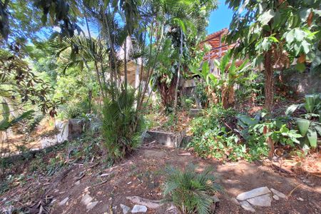 Casa de condomínio à venda com 227m², 4 quartos e 2 vagasQuintal