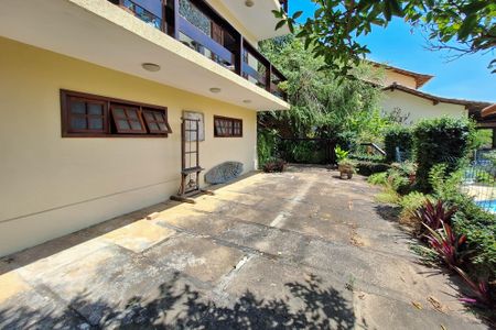 Casa de condomínio à venda com 227m², 4 quartos e 2 vagasQuintal