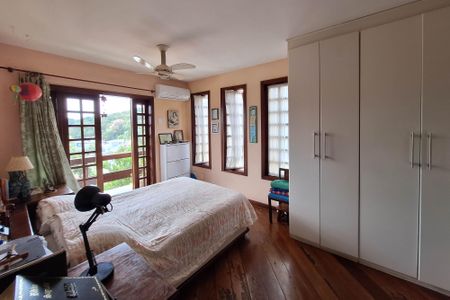 Casa de condomínio à venda com 227m², 4 quartos e 2 vagasSuíte 2