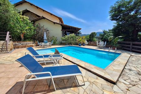 Casa de condomínio à venda com 227m², 4 quartos e 2 vagasQuintal