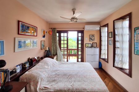 Casa de condomínio à venda com 227m², 4 quartos e 2 vagasSuíte 2