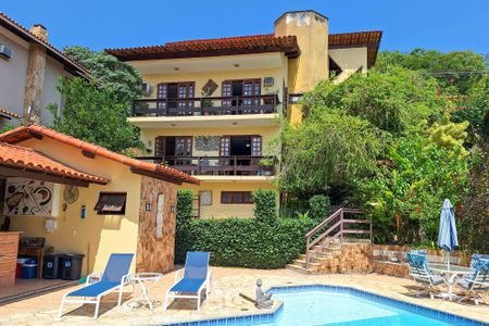 Casa de condomínio à venda com 227m², 4 quartos e 2 vagasQuintal