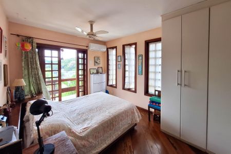 Casa de condomínio à venda com 227m², 4 quartos e 2 vagasSuíte 2