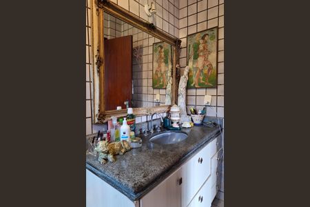 Casa de condomínio à venda com 227m², 4 quartos e 2 vagasBanheiro da Suíte 2