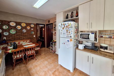 Casa de condomínio à venda com 227m², 4 quartos e 2 vagasCozinha