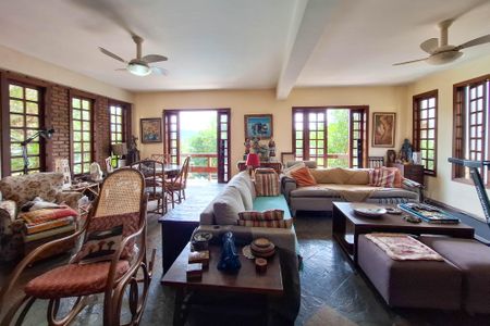 Casa de condomínio à venda com 227m², 4 quartos e 2 vagasSala 1