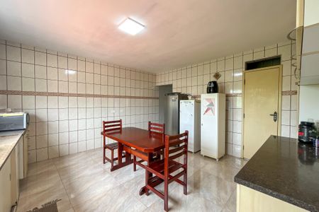 Casa para alugar com 240m², 4 quartos e 2 vagasCozinha