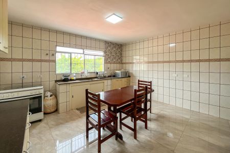 Casa para alugar com 240m², 4 quartos e 2 vagasCozinha