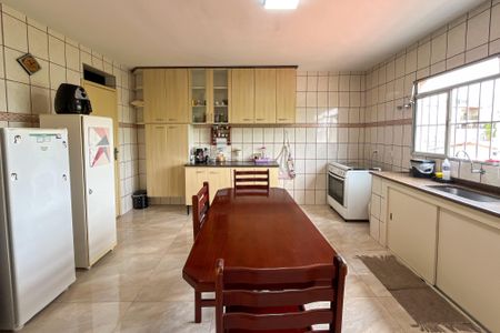 Casa para alugar com 240m², 4 quartos e 2 vagasCozinha