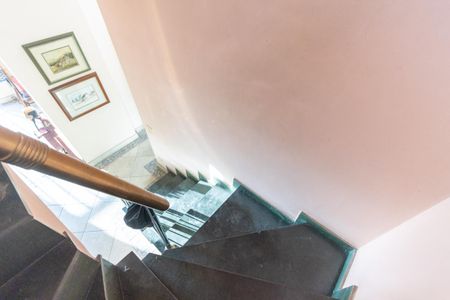 Apartamento à venda com 150m², 2 quartos e 2 vagasEscada