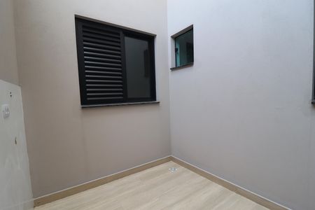 Apartamento à venda com 65m², 2 quartos e 1 vagaÁrea de Serviço
