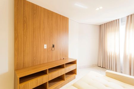 Apartamento à venda com 212m², 4 quartos e 2 vagas Apartamento à venda com 212m², 4 quartos e 2 vagasSala de TV