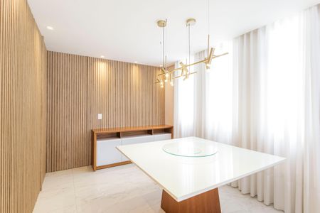 Apartamento à venda com 212m², 4 quartos e 2 vagas Apartamento à venda com 212m², 4 quartos e 2 vagasSala