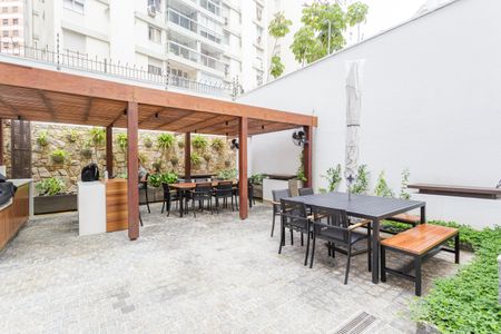 Apartamento à venda com 212m², 4 quartos e 2 vagas Apartamento à venda com 212m², 4 quartos e 2 vagasÁrea comum - Churrasqueira