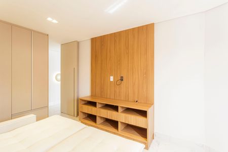 Apartamento à venda com 212m², 4 quartos e 2 vagas Apartamento à venda com 212m², 4 quartos e 2 vagasSala de TV