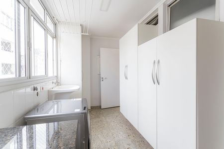 Apartamento à venda com 212m², 4 quartos e 2 vagas Apartamento à venda com 212m², 4 quartos e 2 vagasÁrea de Serviço