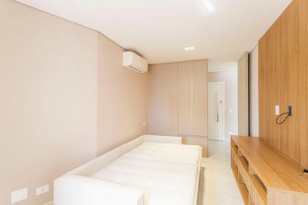 Apartamento à venda com 212m², 4 quartos e 2 vagas Apartamento à venda com 212m², 4 quartos e 2 vagasSala de TV