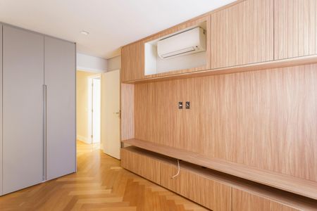 Apartamento à venda com 212m², 4 quartos e 2 vagas Apartamento à venda com 212m², 4 quartos e 2 vagasQuarto 3