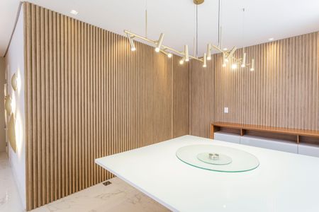 Apartamento à venda com 212m², 4 quartos e 2 vagas Apartamento à venda com 212m², 4 quartos e 2 vagasSala