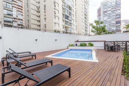 Apartamento à venda com 212m², 4 quartos e 2 vagas Apartamento à venda com 212m², 4 quartos e 2 vagasÁrea comum - Piscina