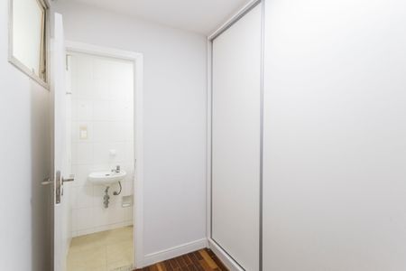 Apartamento à venda com 212m², 4 quartos e 2 vagas Apartamento à venda com 212m², 4 quartos e 2 vagasQuarto de Serviço