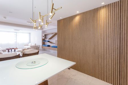 Apartamento à venda com 212m², 4 quartos e 2 vagas Apartamento à venda com 212m², 4 quartos e 2 vagasSala