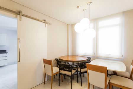 Apartamento à venda com 212m², 4 quartos e 2 vagas Apartamento à venda com 212m², 4 quartos e 2 vagasCopa