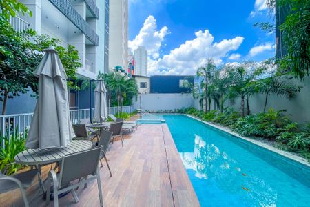 Studio para alugar com 37m², 1 quarto e sem vaga Studio para alugar com 37m², 1 quarto e sem vagaÁrea comum - Piscina