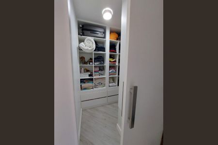 Apartamento à venda com 134m², 2 quartos e 2 vagas Apartamento à venda com 134m², 2 quartos e 2 vagasCloset