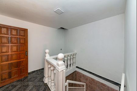 Casa para alugar com 100m², 3 quartos e 1 vagaEscada